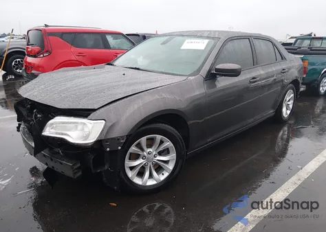 2015 Chrysler 300 Limited z USA, uszkodzony, nr VIN 2C3CCAAG2FH801902